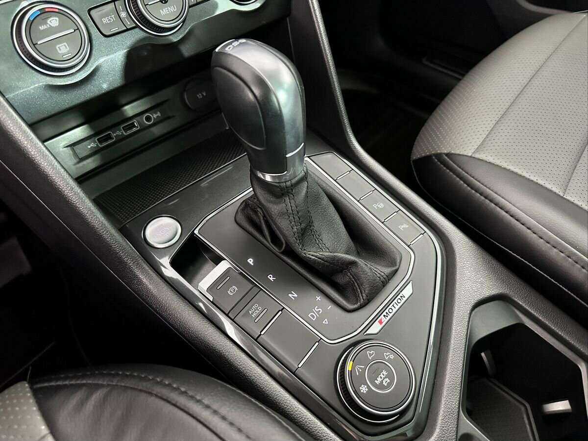 Volkswagen Tiguan, 2018 Фото №16