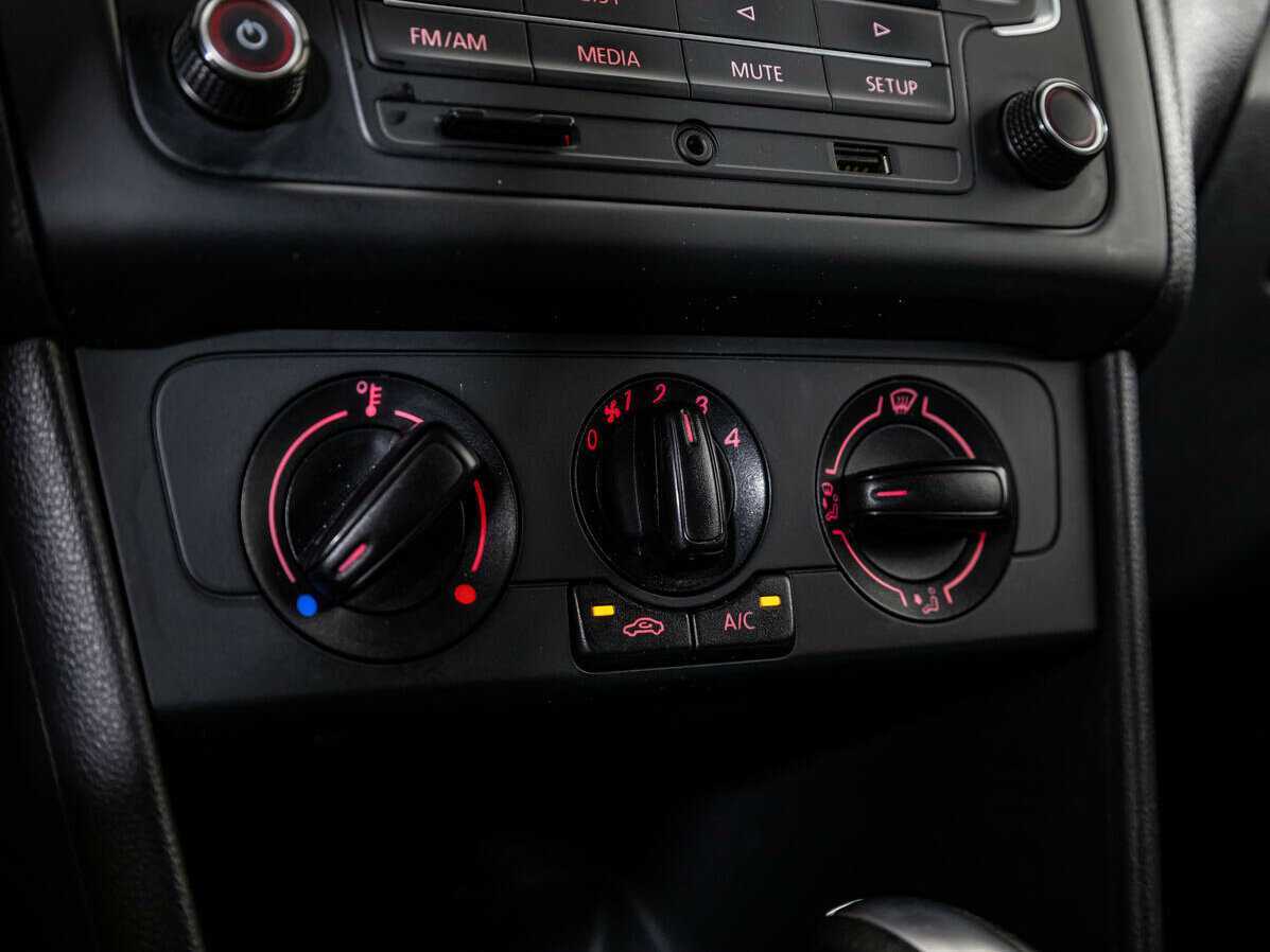 Volkswagen Polo, 2016 Фото №15