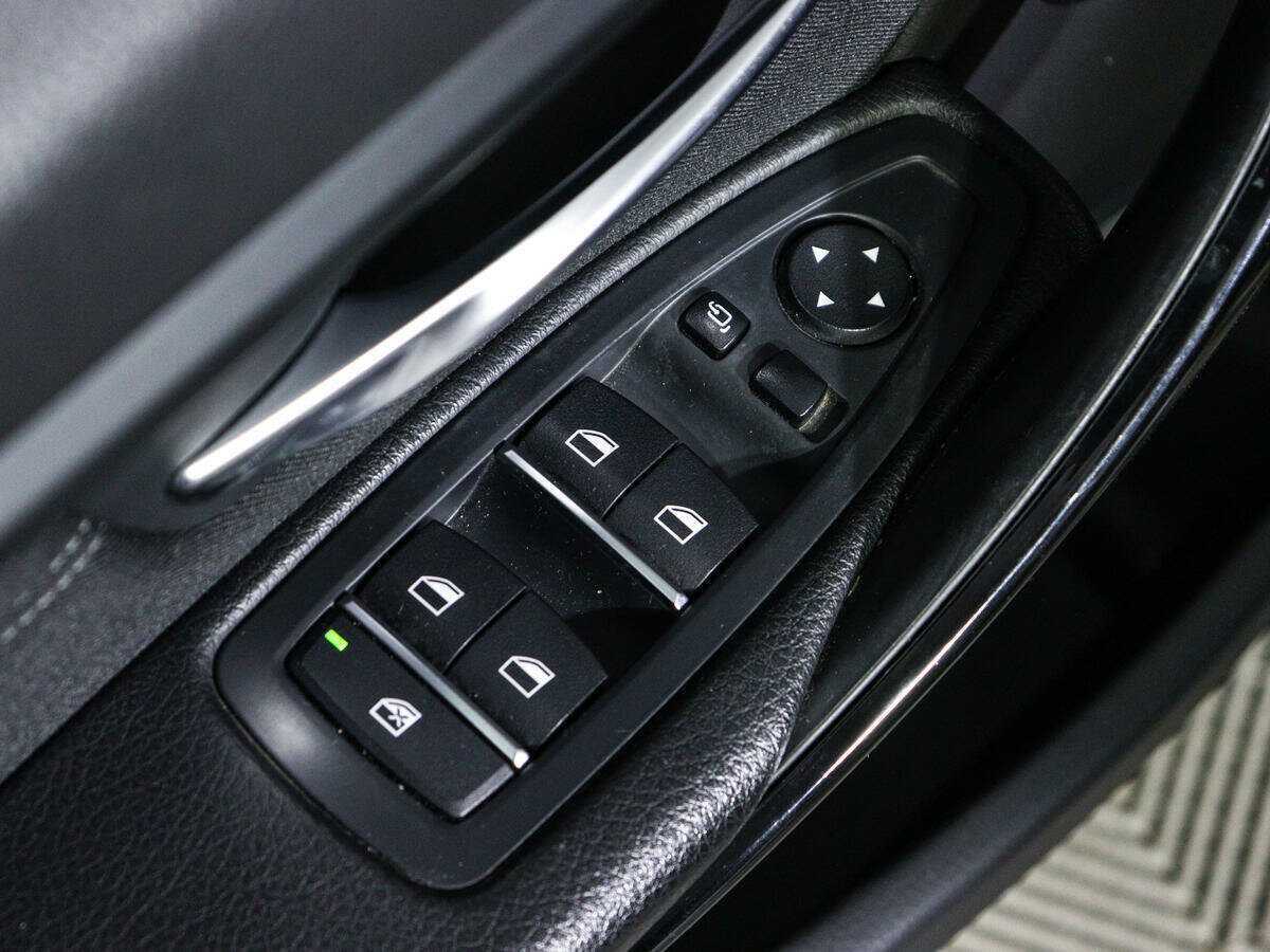 BMW 3 серии 318i, 2017 Фото №12