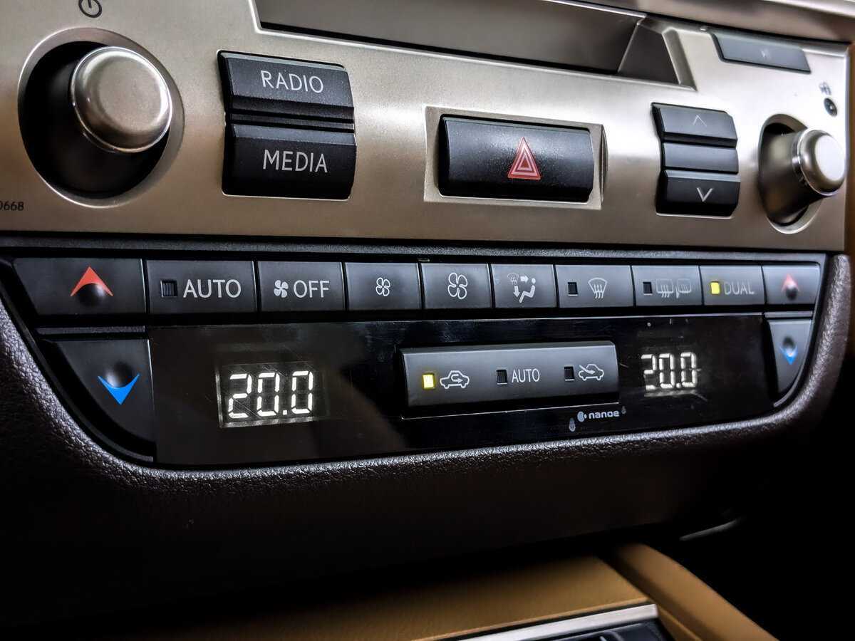 Lexus ES 200, 2017 Фото №22