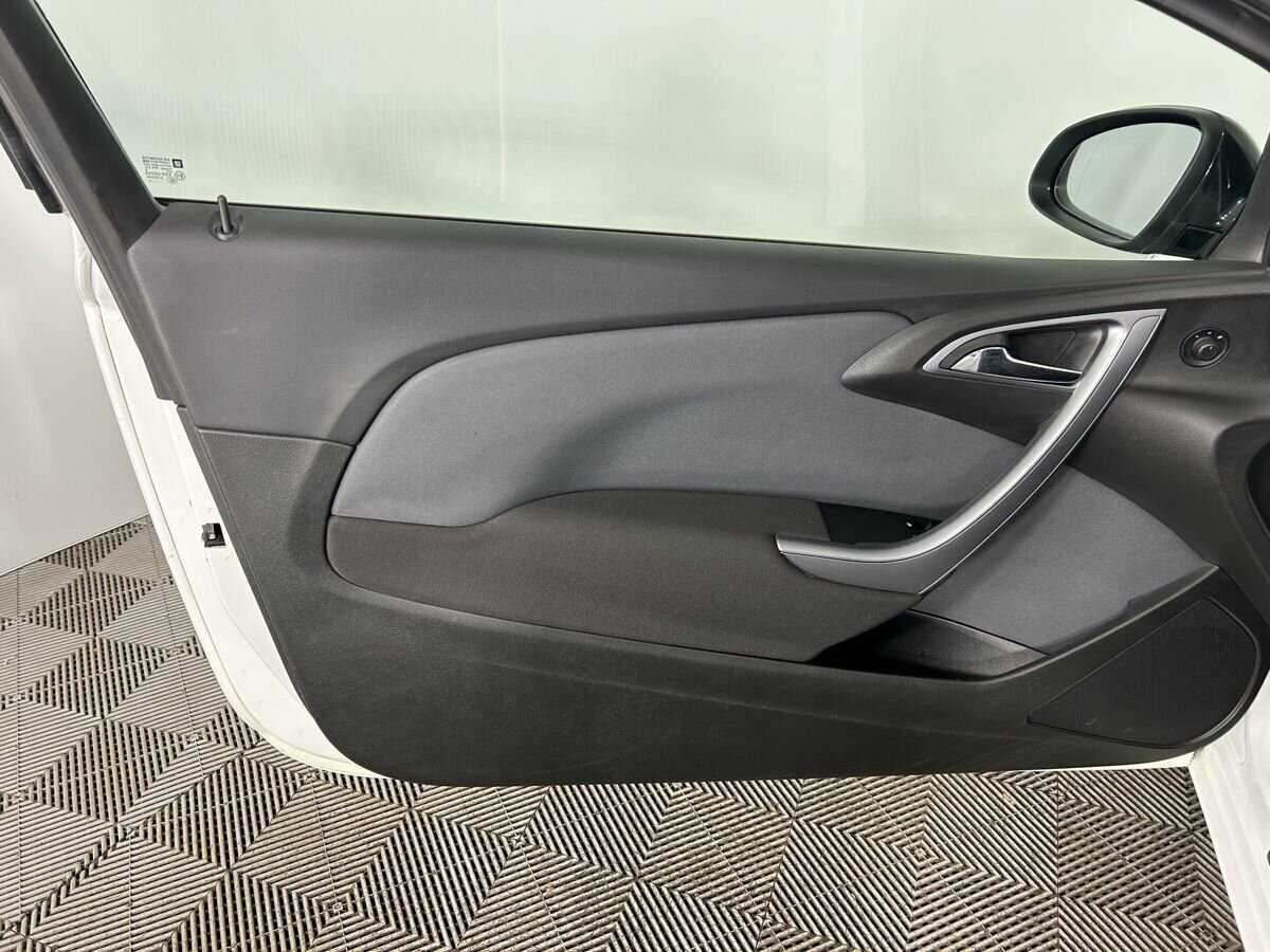 Opel Astra GTC, 2014 - 139 000 км. | Фото №8