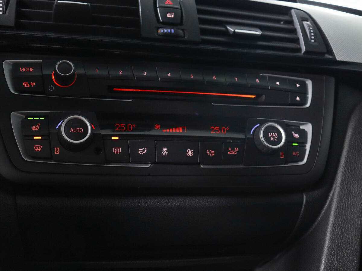 BMW 3 серии 320i xDrive, 2015 Фото №18