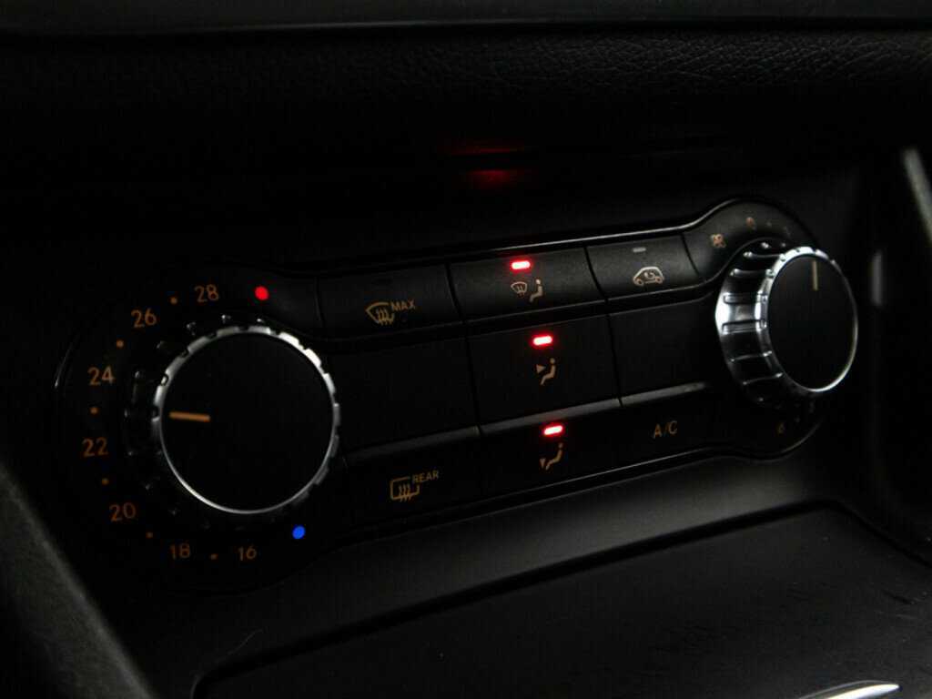 Mercedes-Benz CLA 200, 2014 Фото №15