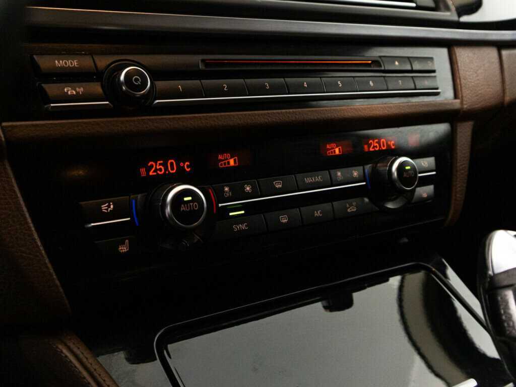 BMW 5 серии 520d, 2015 Фото №16