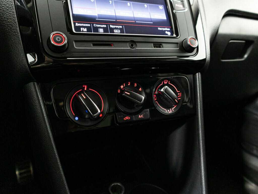 Volkswagen Polo, 2015 Фото №15