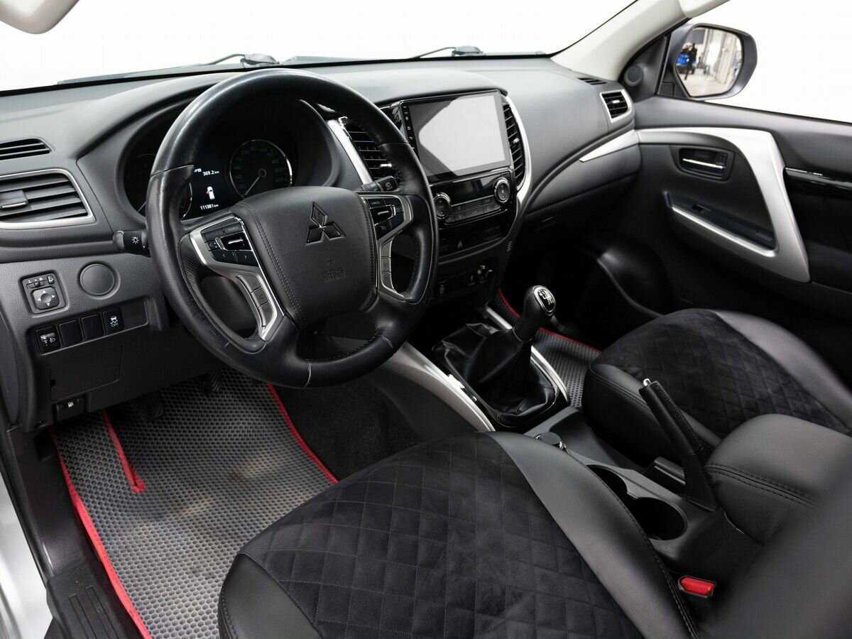 Mitsubishi Pajero Sport, 2017 Фото №8