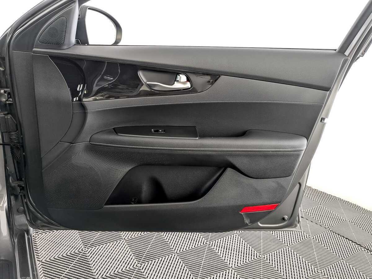 Kia Cerato, 2022 Фото №25