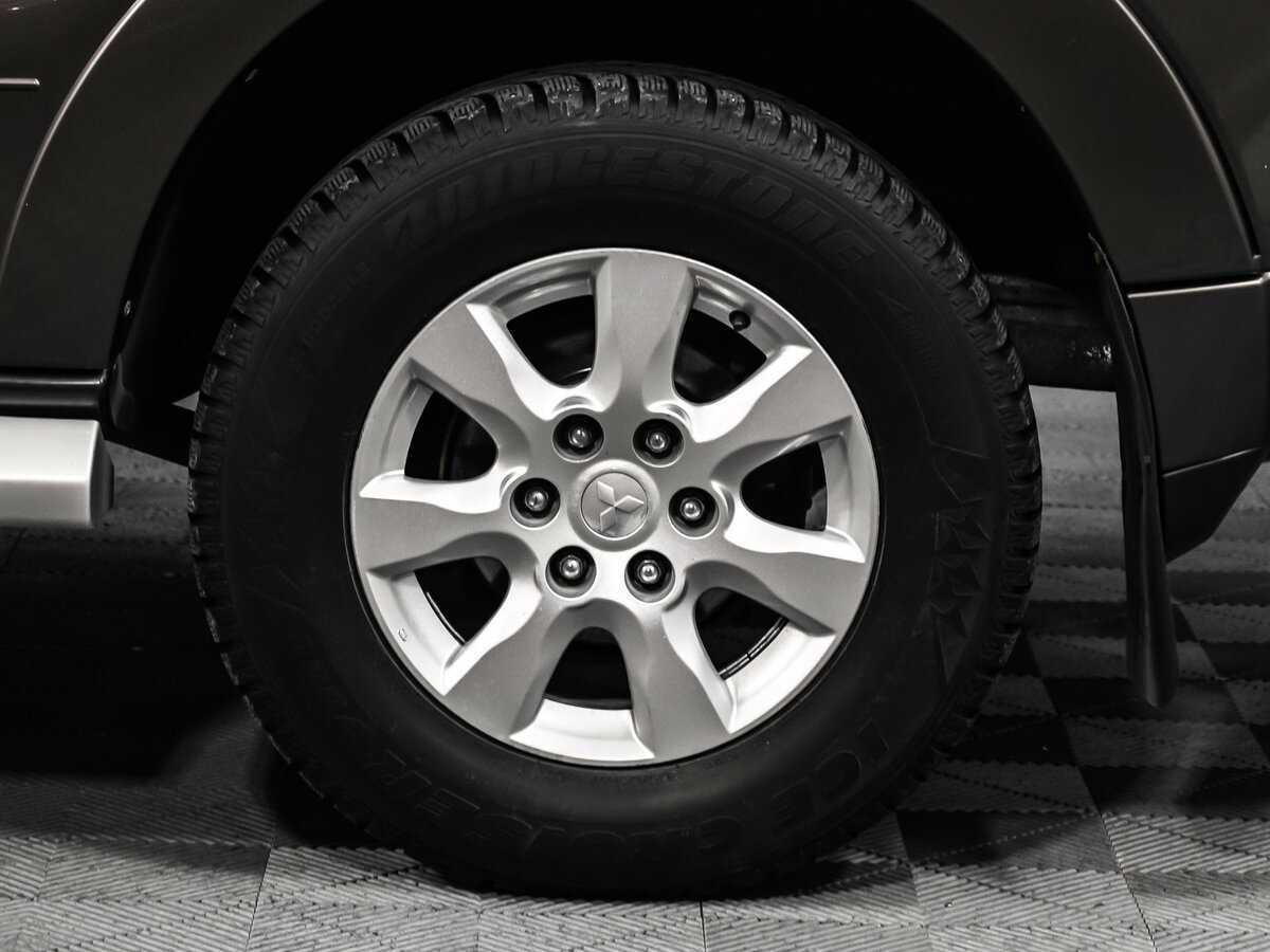 Mitsubishi Pajero, 2015 Фото №17