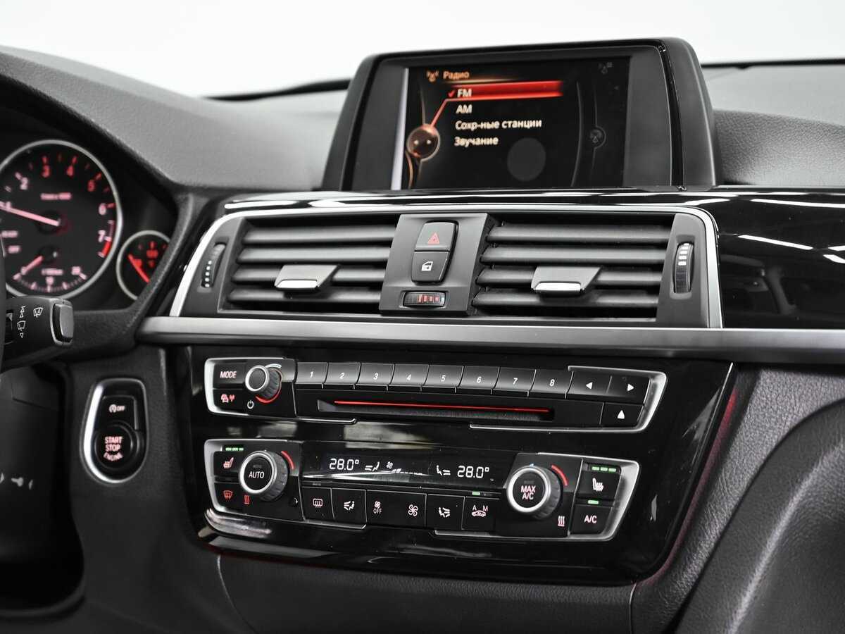 BMW 3 серии 318i, 2017 Фото №11