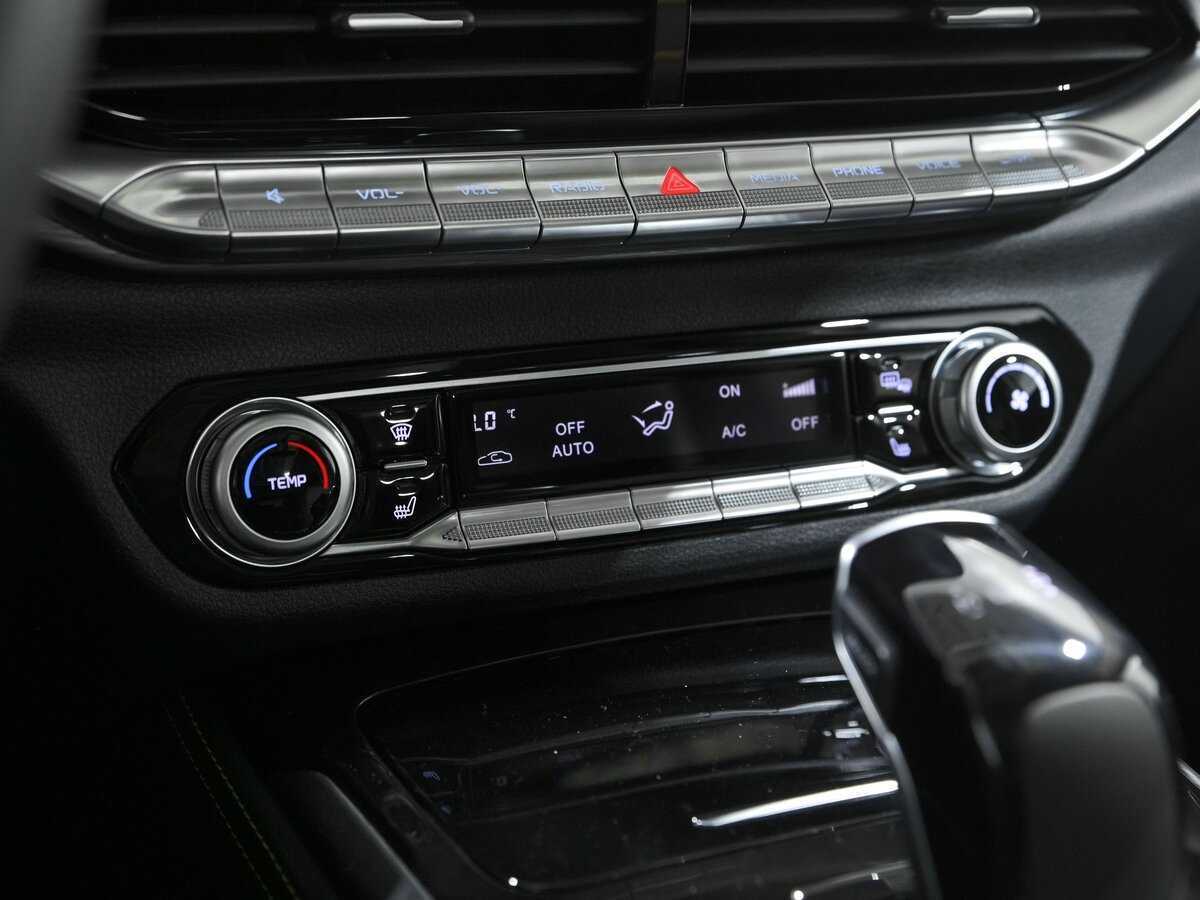 FAW Bestune T77, 2023 Фото №15