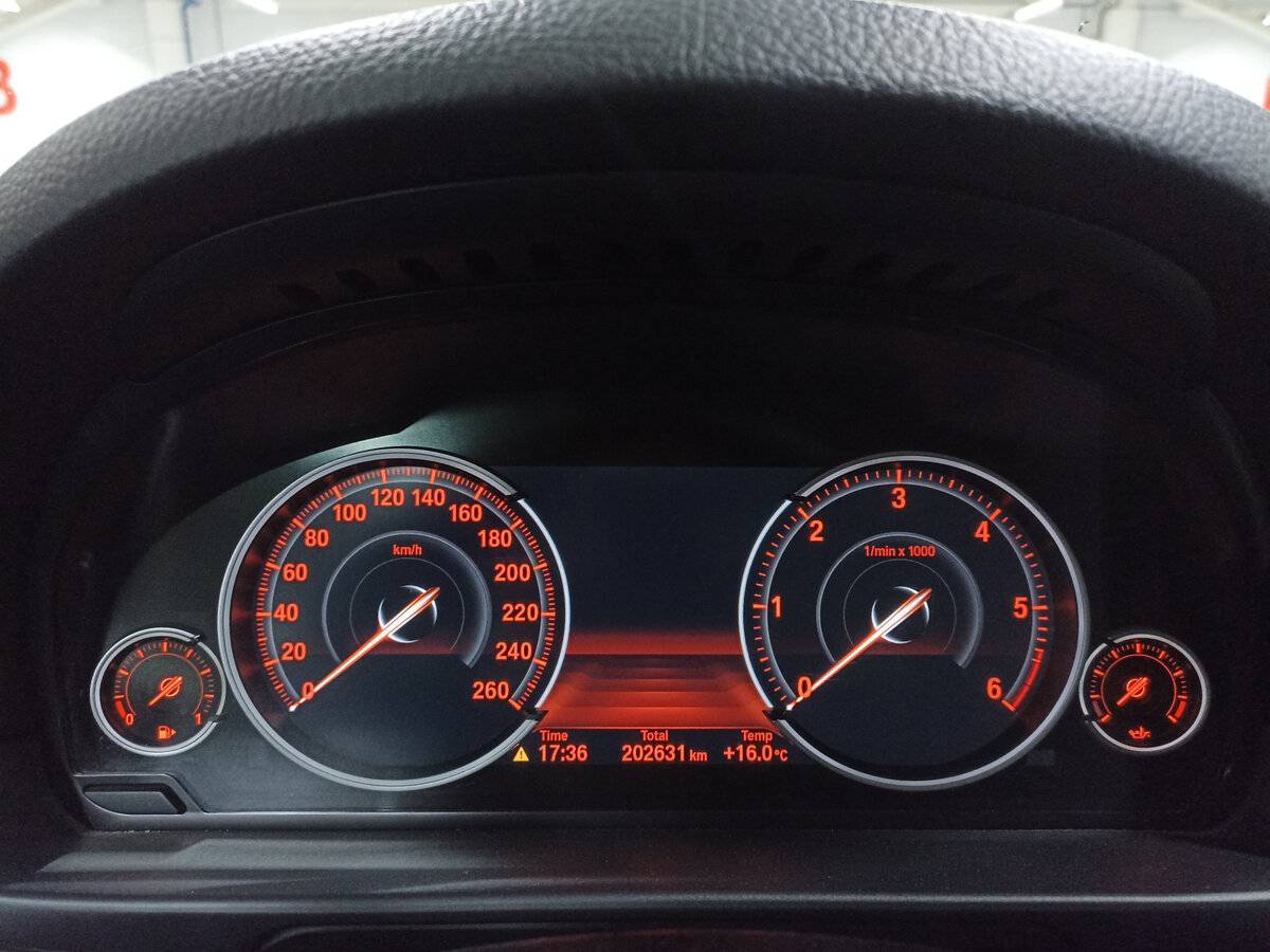 BMW 5 серии 530d xDrive, 2016 Фото №13